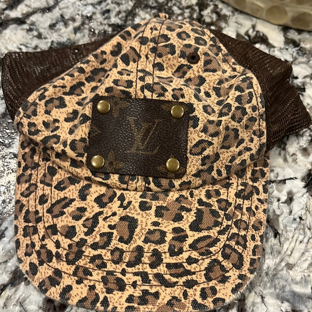 Leopard cap